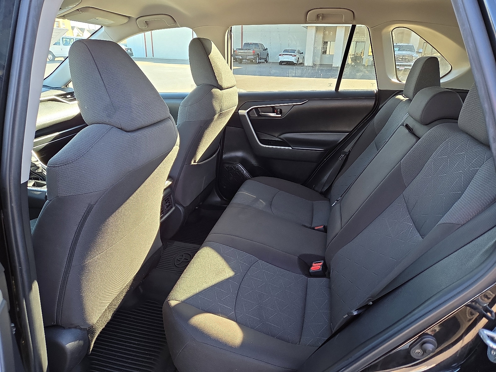 Used 2022 Toyota RAV4 XLE FWD image 7