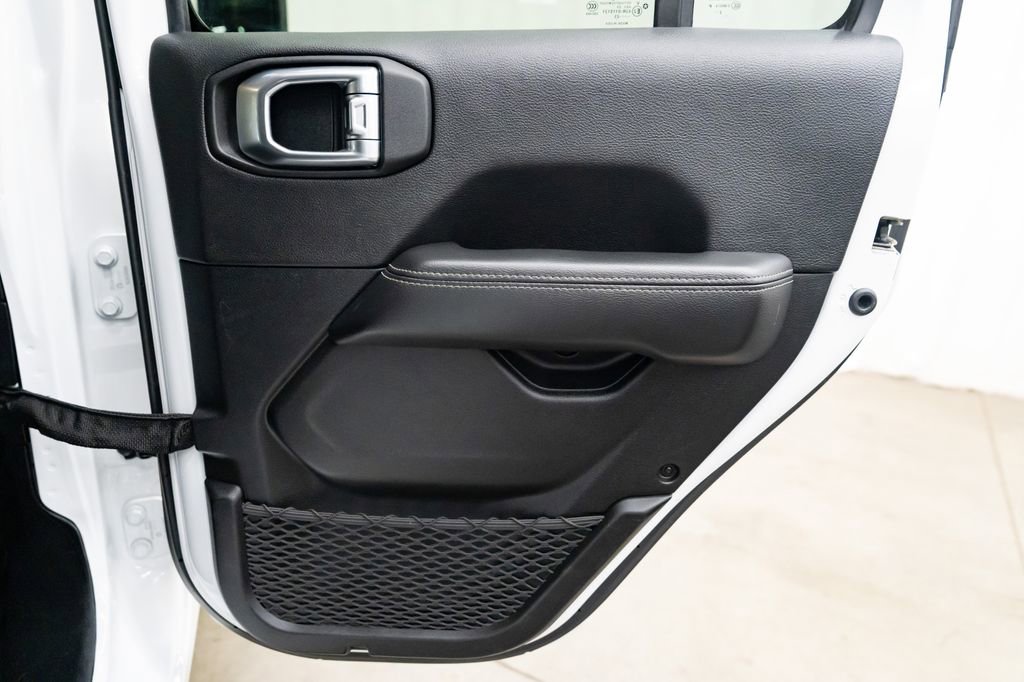 Used 2023 Jeep Wrangler Unlimited Sahara image 28