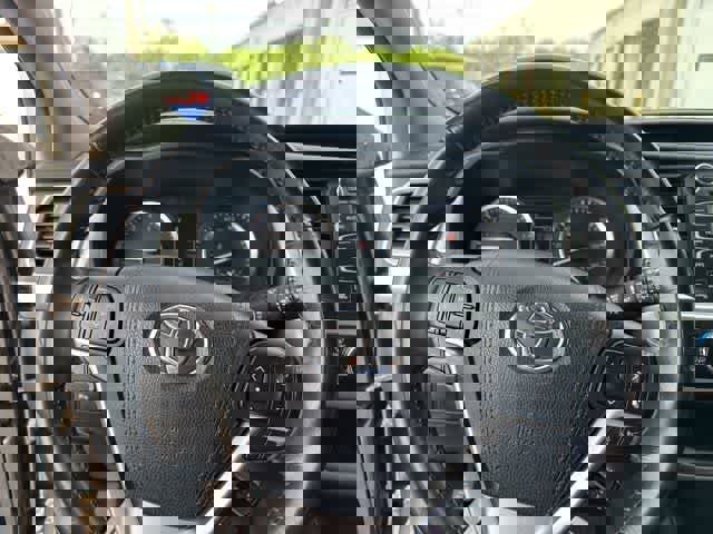 Used 2017 Toyota Highlander Limited AWD/4WD image 11