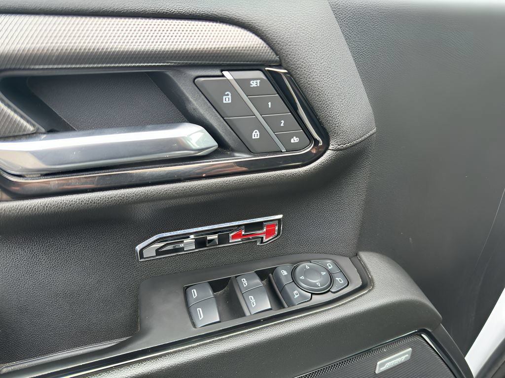 Used 2025 GMC Sierra 1500 AT4 w/ AT4 Premium Package AWD/4WD image 15