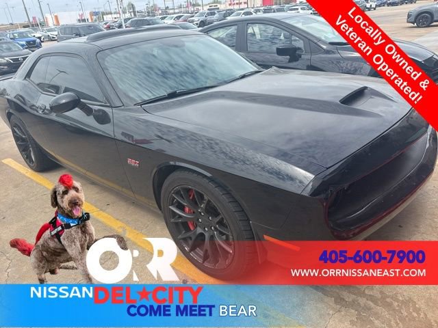 Used 2016 Dodge Challenger SRT w/ Technology Group RWD image 2
