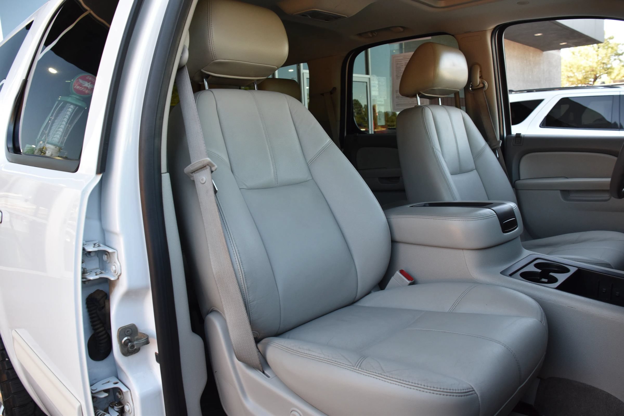 Used 2010 Chevrolet Tahoe LT w/ Luxury Package AWD/4WD image 28