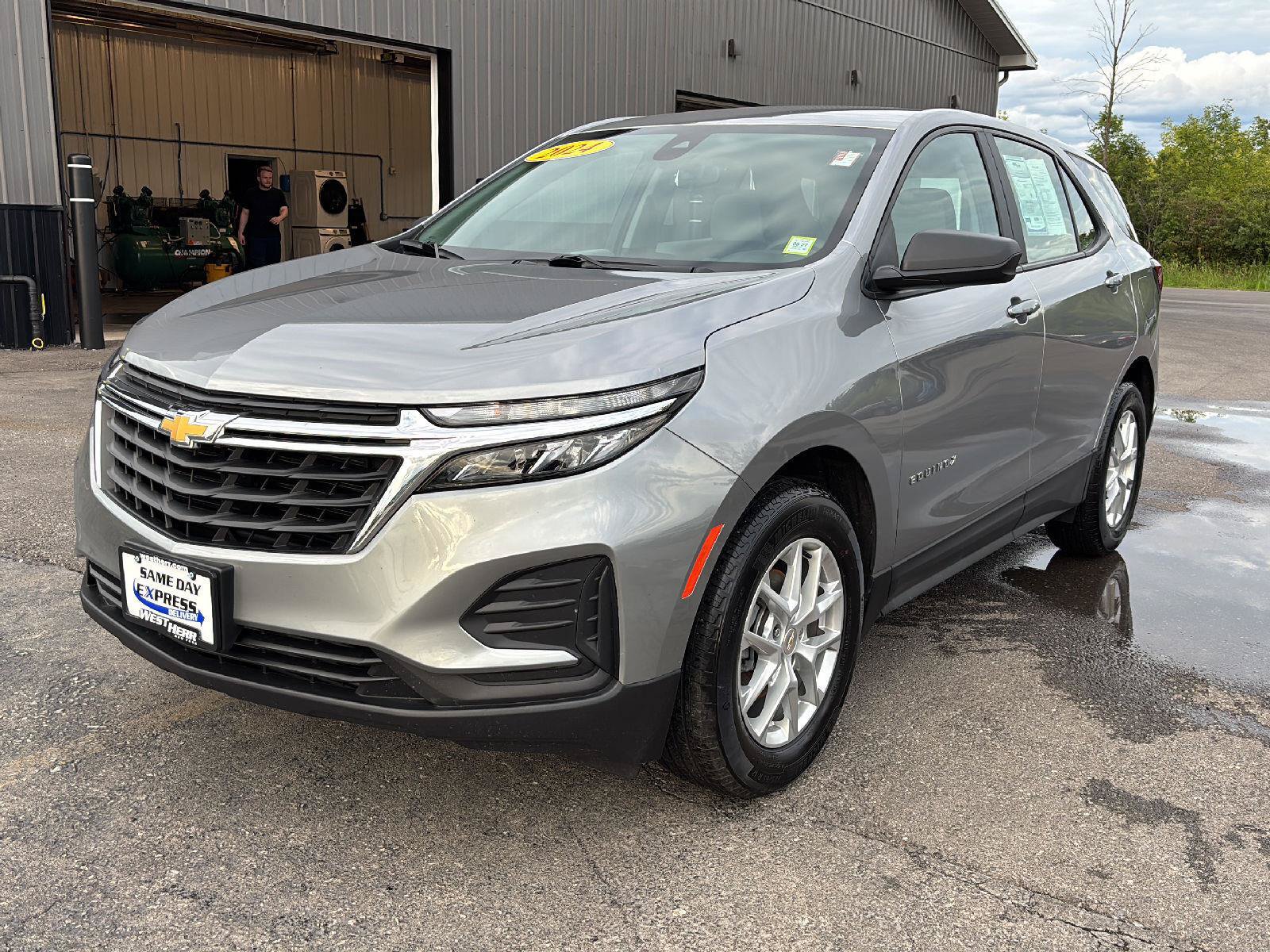 Used 2024 Chevrolet Equinox LS FWD image 4