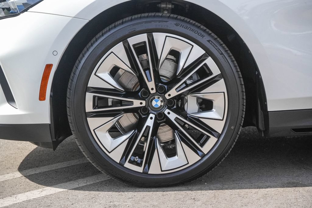 Used 2026 BMW 530i RWD image 9