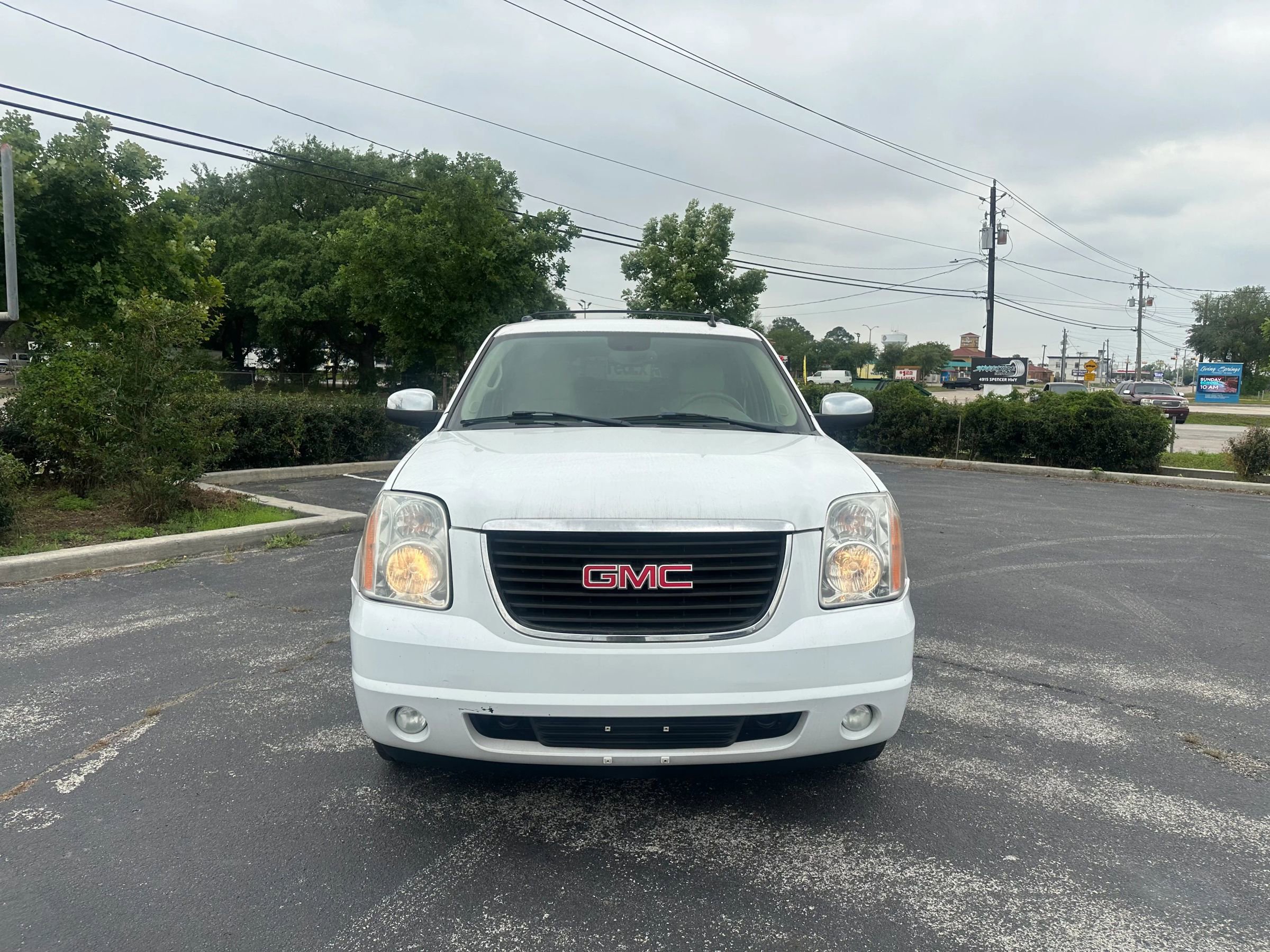 Used 2007 GMC Yukon SLT w/ SLT Preferred Equipment Group image 2