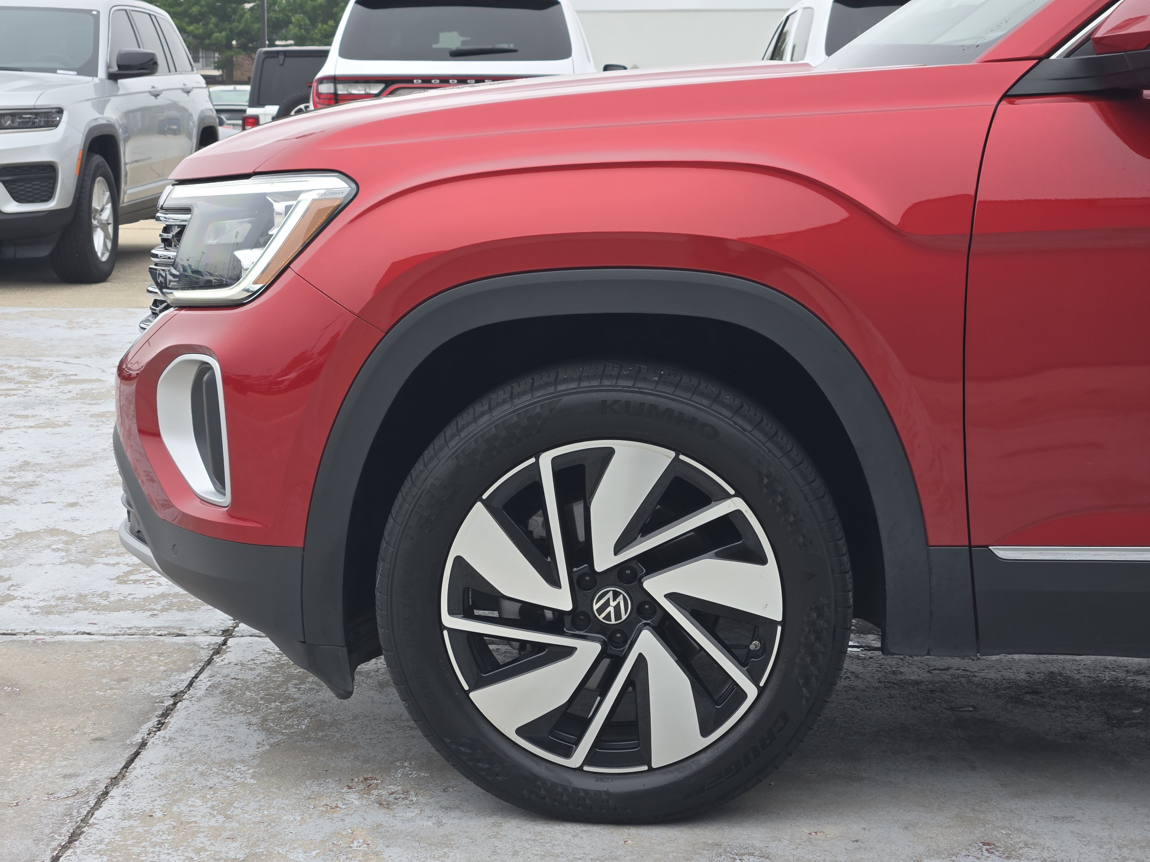 Used 2024 Volkswagen Atlas SEL AWD/4WD image 9