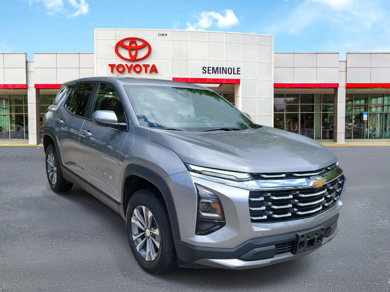Used 2025 Chevrolet Equinox LT image 2