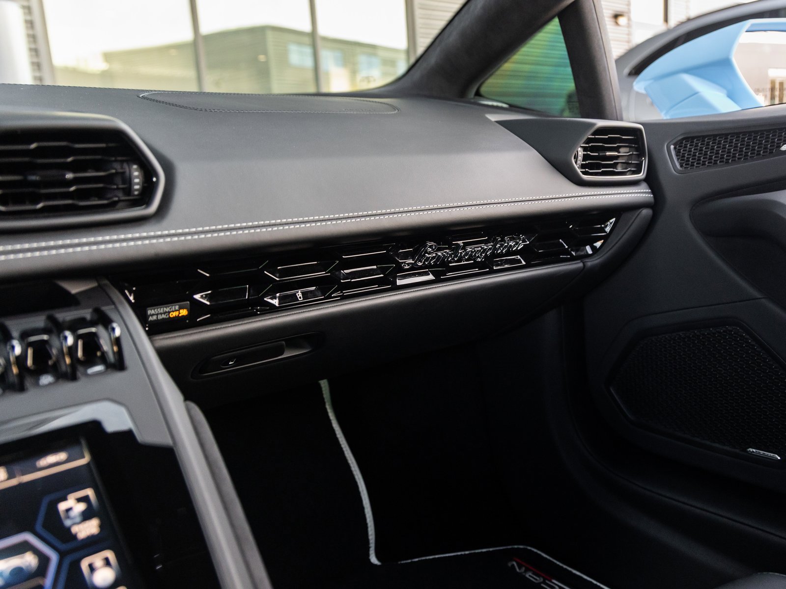 Used 2023 Lamborghini Huracan EVO image 36