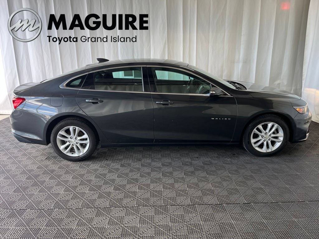Used 2017 Chevrolet Malibu LT FWD image 2