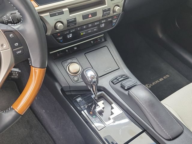 Used 2015 Lexus ES 300h w/ Navigation System Package FWD image 29