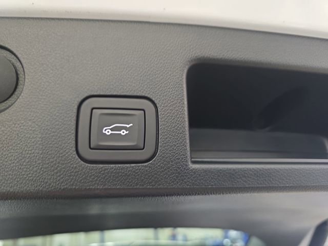 Used 2025 Chevrolet Equinox RS w/ Safety and Technology Package AWD/4WD image 17