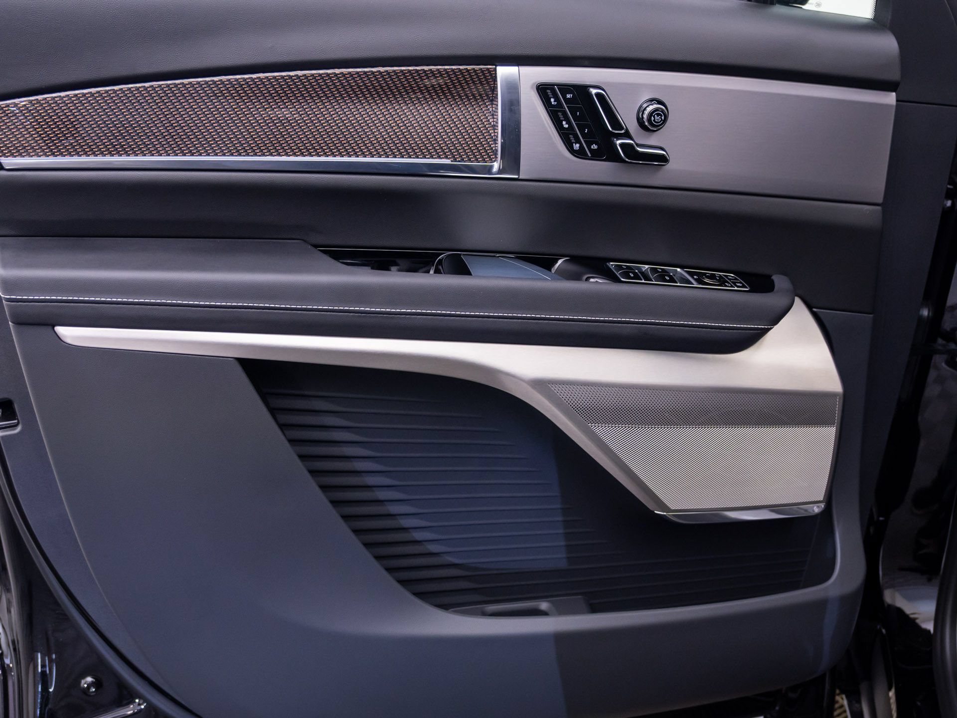 New 2027 Cadillac Vistiq Sport w/ LPO, Floor Liner Package AWD/4WD image 12