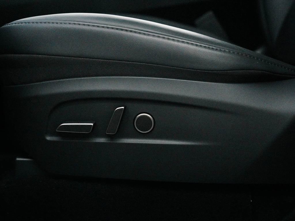 Used 2026 Tesla Model Y Long Range image 23