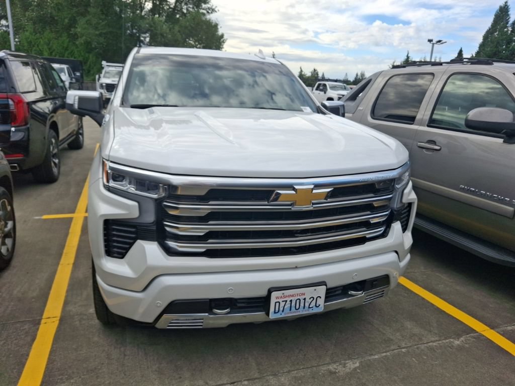 Certified 2023 Chevrolet Silverado 1500 High Country w/ High Country Premium Package AWD/4WD image 3