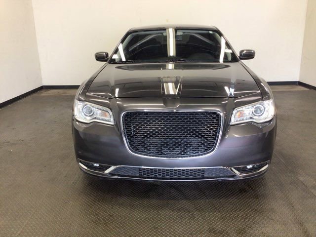 Used 2021 Chrysler 300 Touring RWD image 2