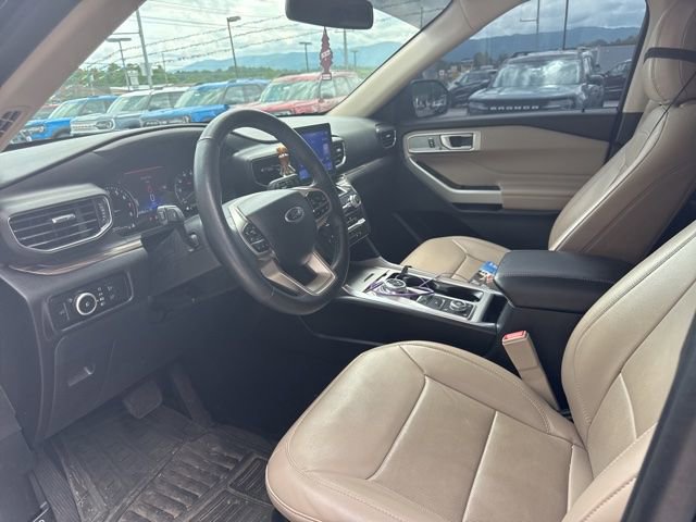 Used 2024 Ford Explorer Limited AWD/4WD image 3