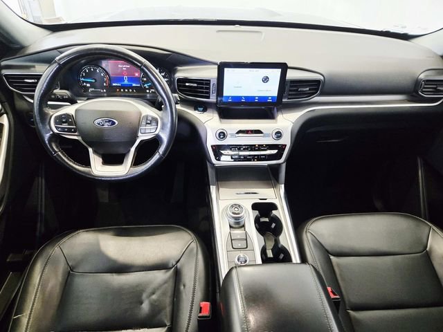 Used 2022 Ford Explorer XLT w/ Equipment Group 202A image 6