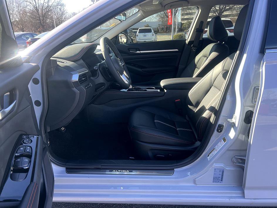 New 2025 Nissan Altima 2.5 SR image 9