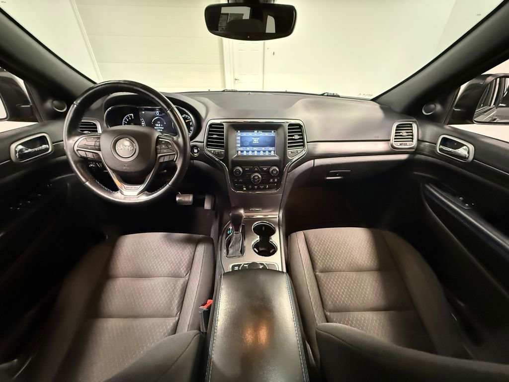Used 2019 Jeep Grand Cherokee Laredo AWD/4WD image 71