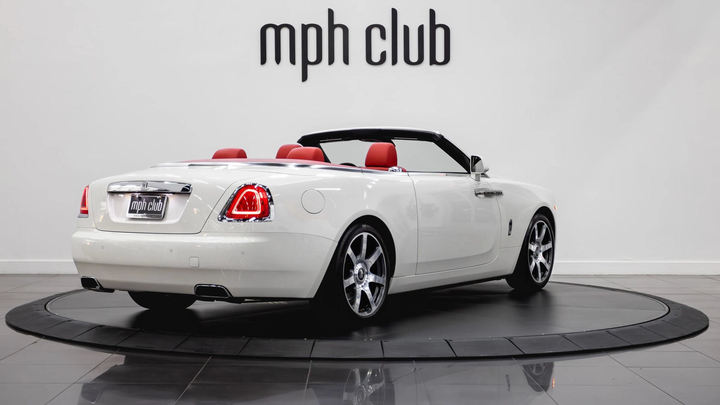 Used 2017 Rolls-Royce Dawn RWD image 18