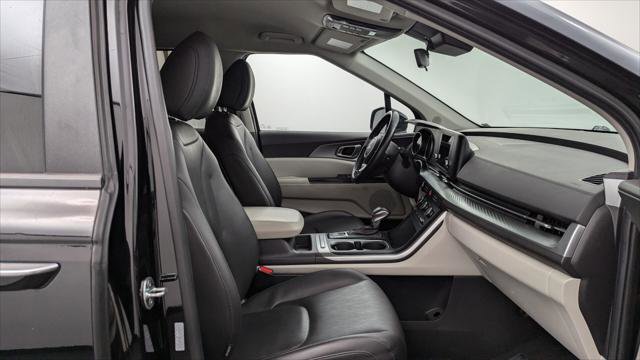 Used 2024 Kia Carnival LX image 19