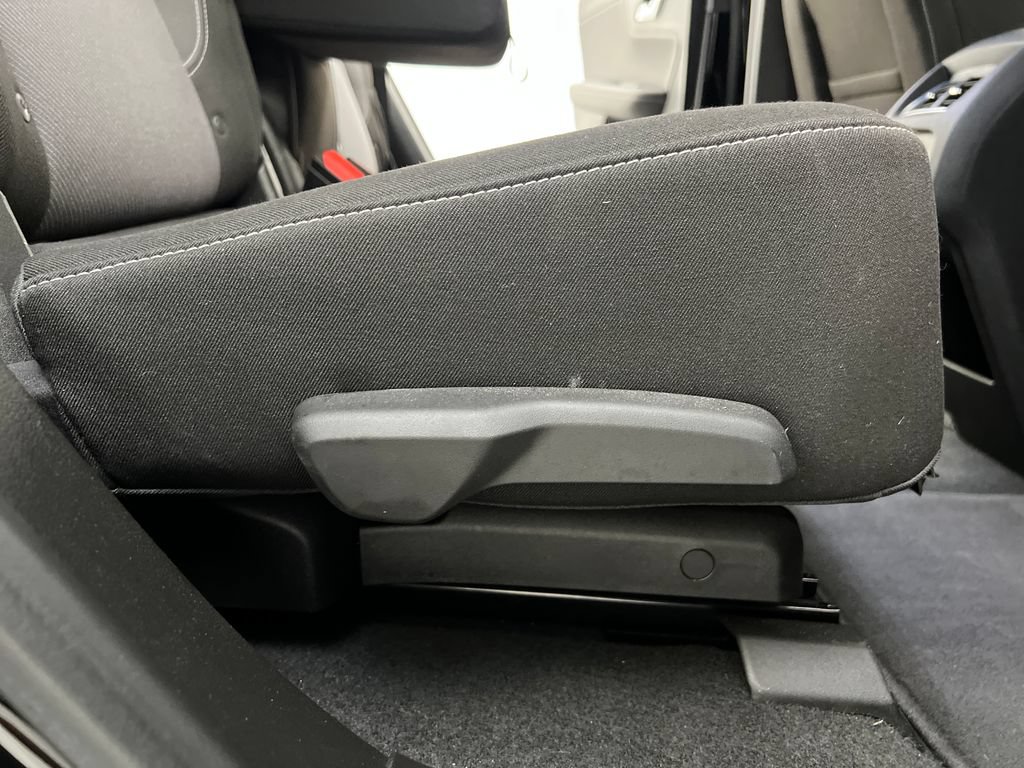 Used 2025 Chevrolet Blazer LT FWD image 23
