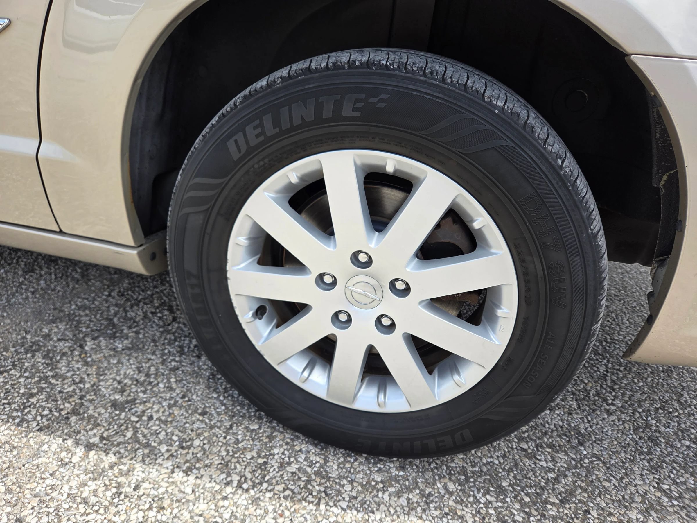 Used 2016 Chrysler Town & Country Touring FWD image 7