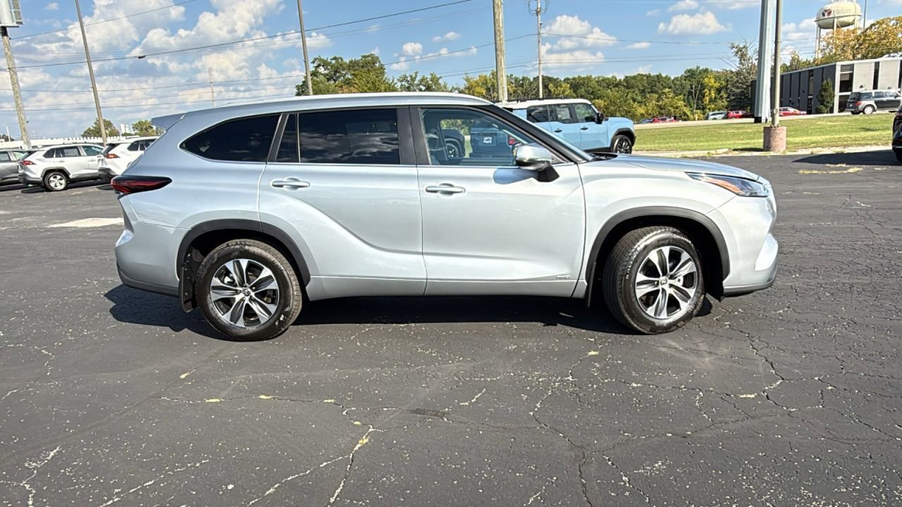 New 2025 Toyota Highlander XLE image 10