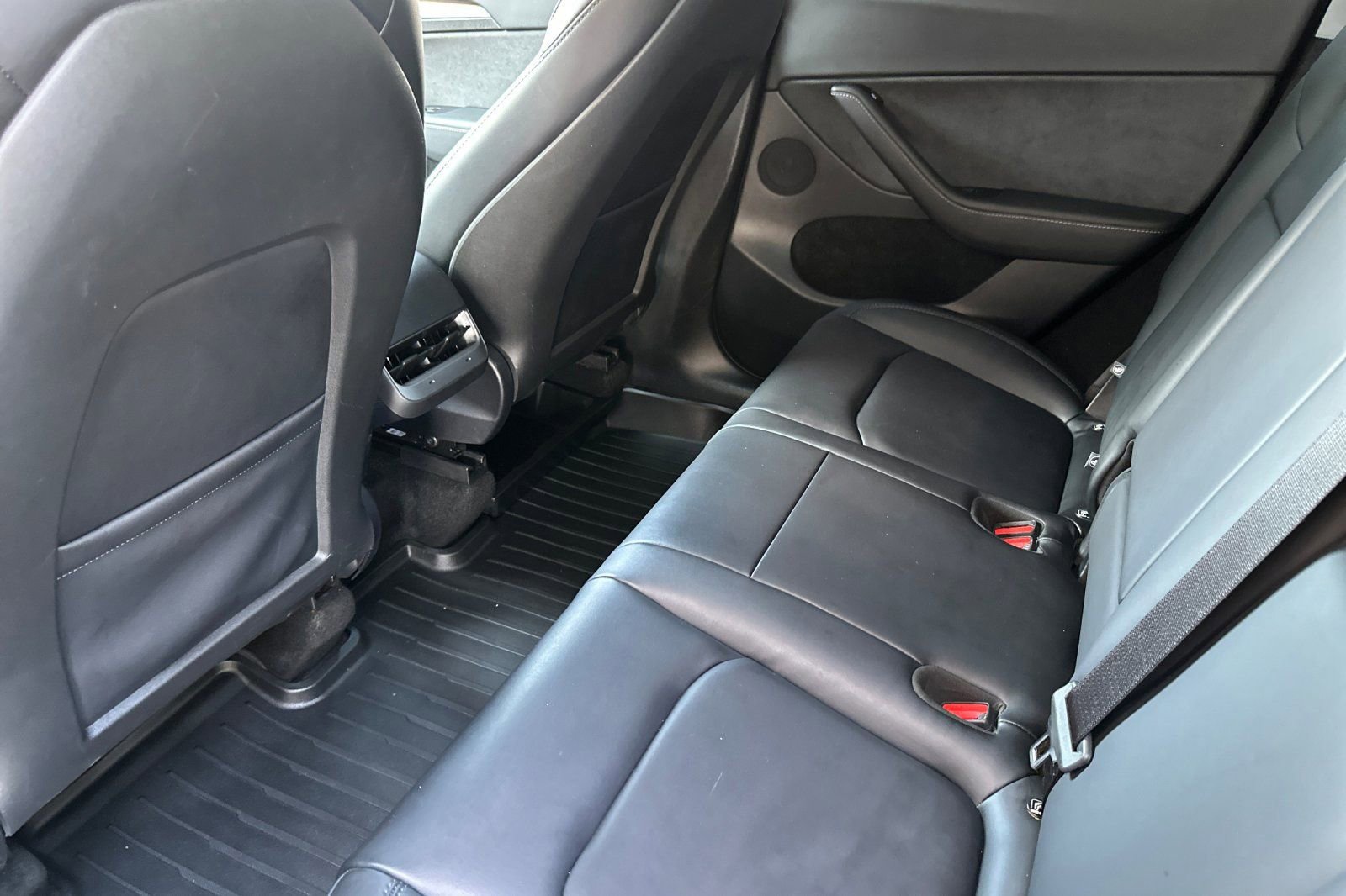 Used 2025 Tesla Model Y Long Range image 13