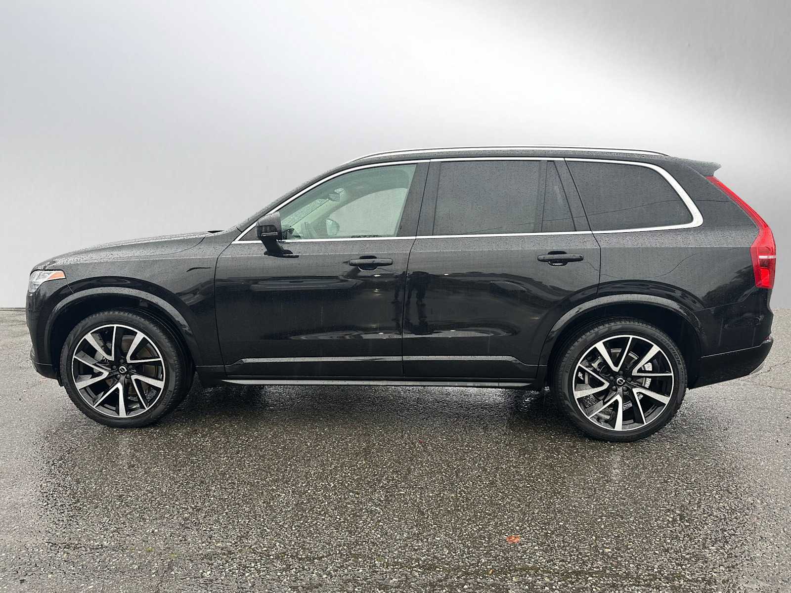Certified 2022 Volvo XC90 T6 Momentum w/ Advanced Package image 6