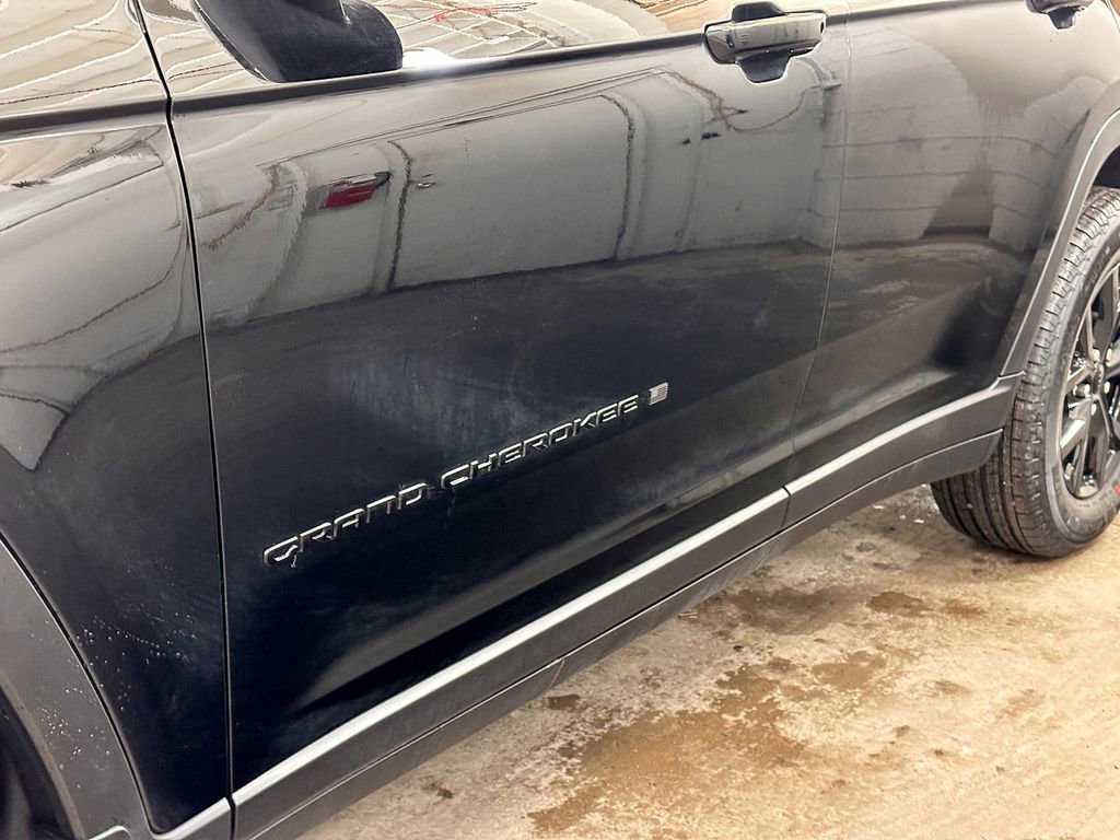 New 2026 Jeep Grand Cherokee Altitude image 16