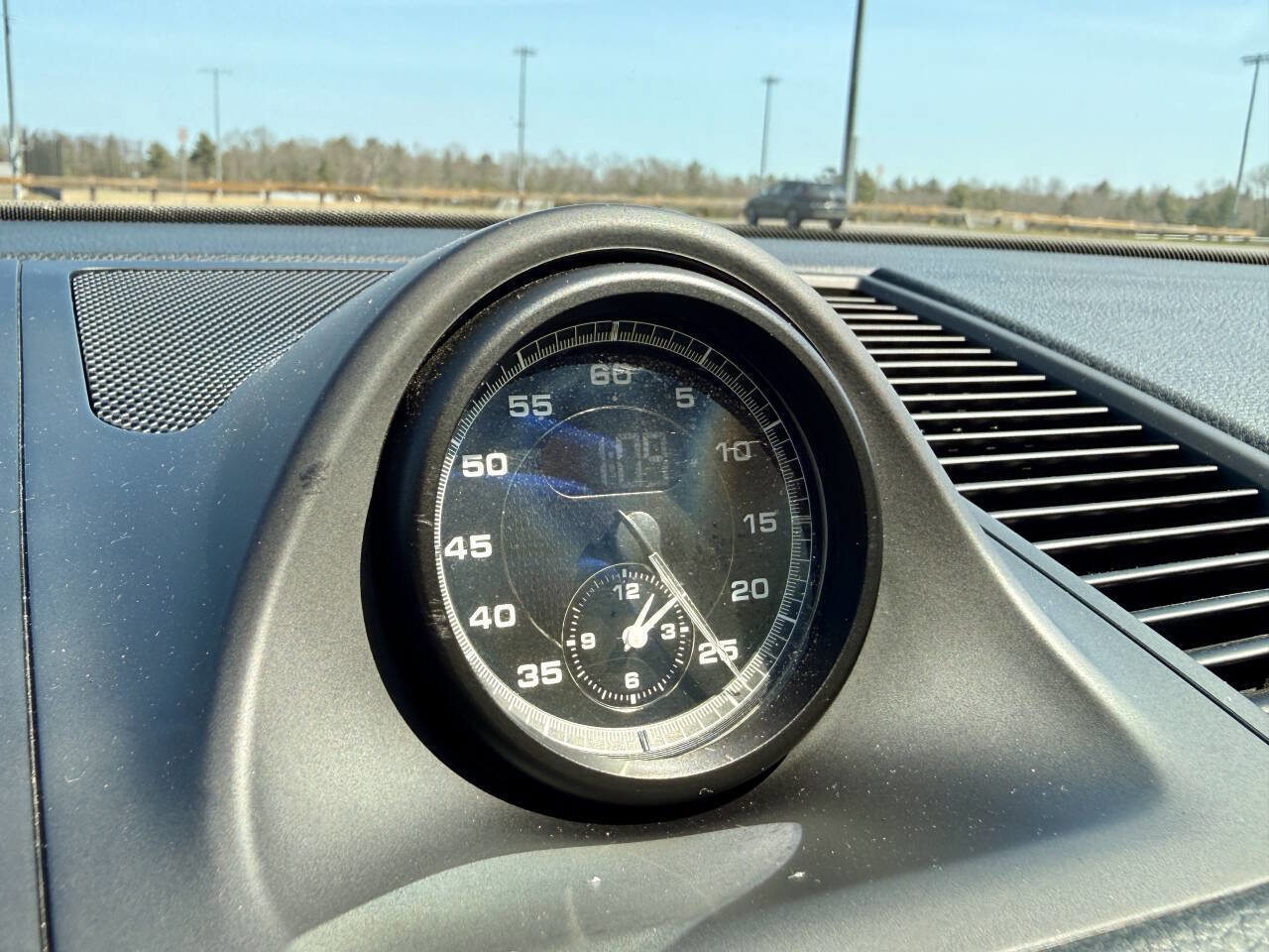 Used 2024 Porsche Macan w/ Premium Plus Package AWD/4WD image 40