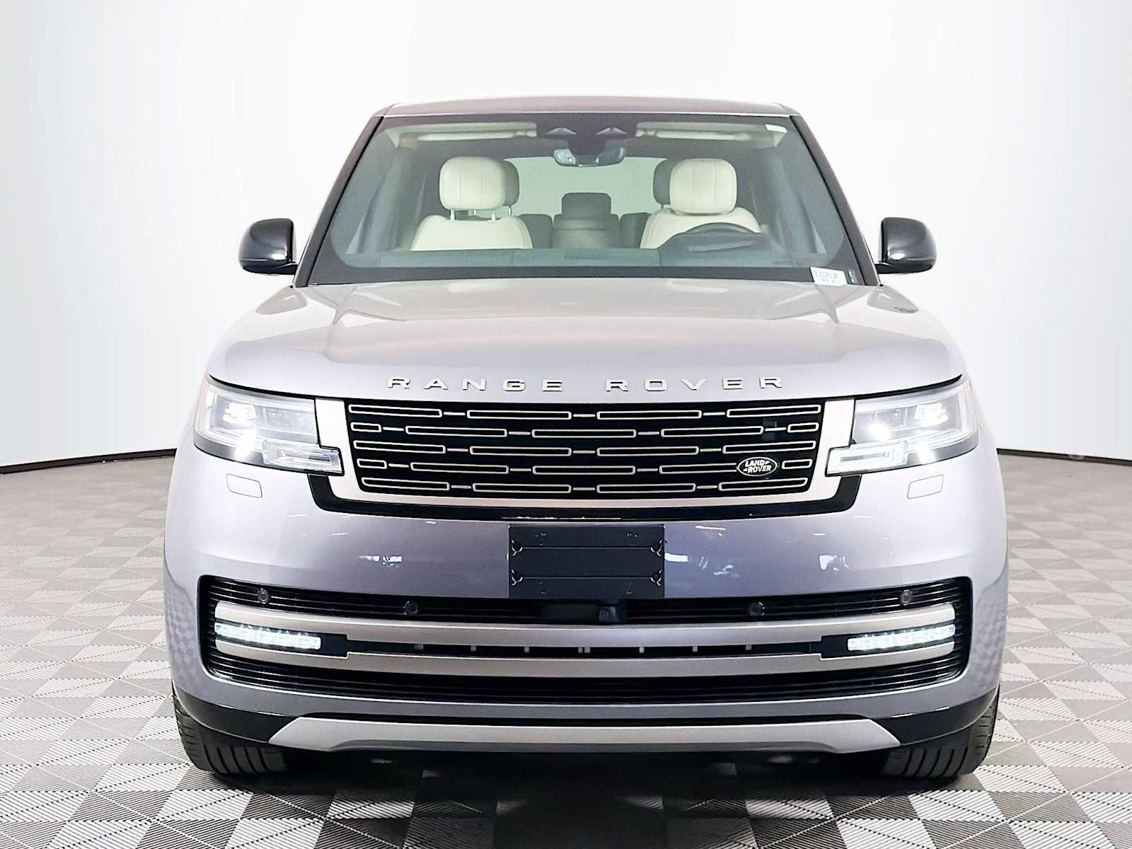 Used 2024 Land Rover Range Rover SE AWD/4WD image 2