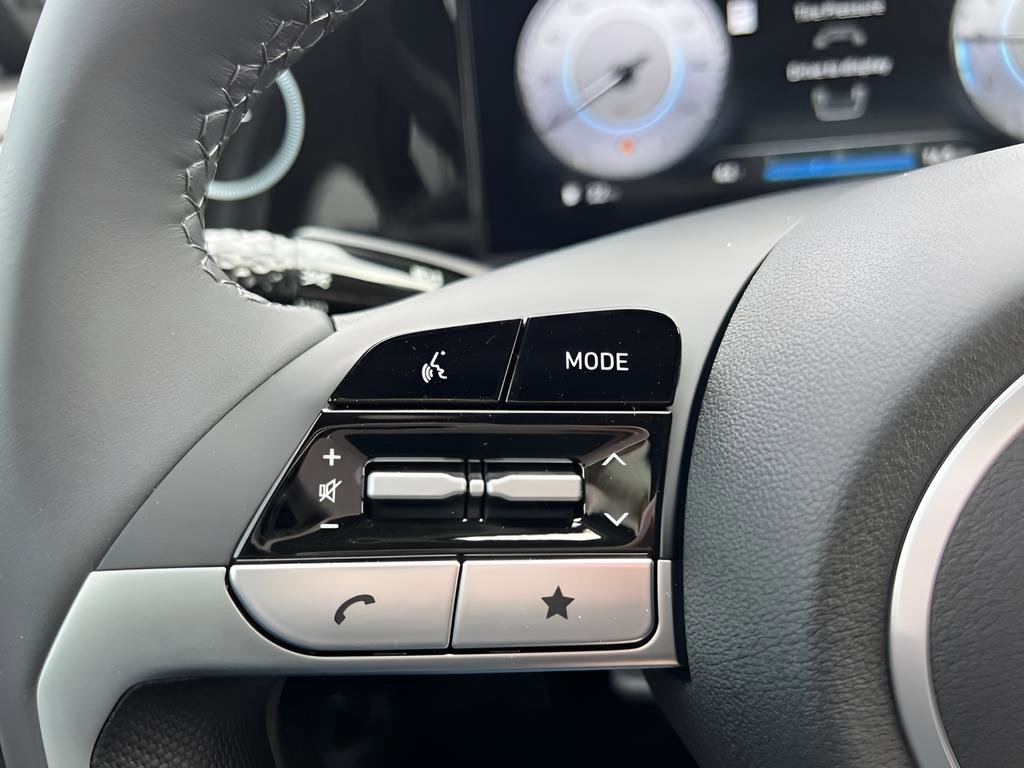 Used 2025 Hyundai Elantra SEL w/ Cargo Package image 24