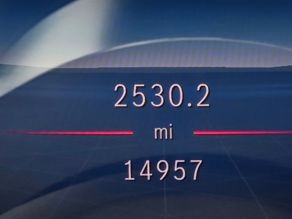 Used 2025 Mercedes-Benz GLC 300 4MATIC image 40