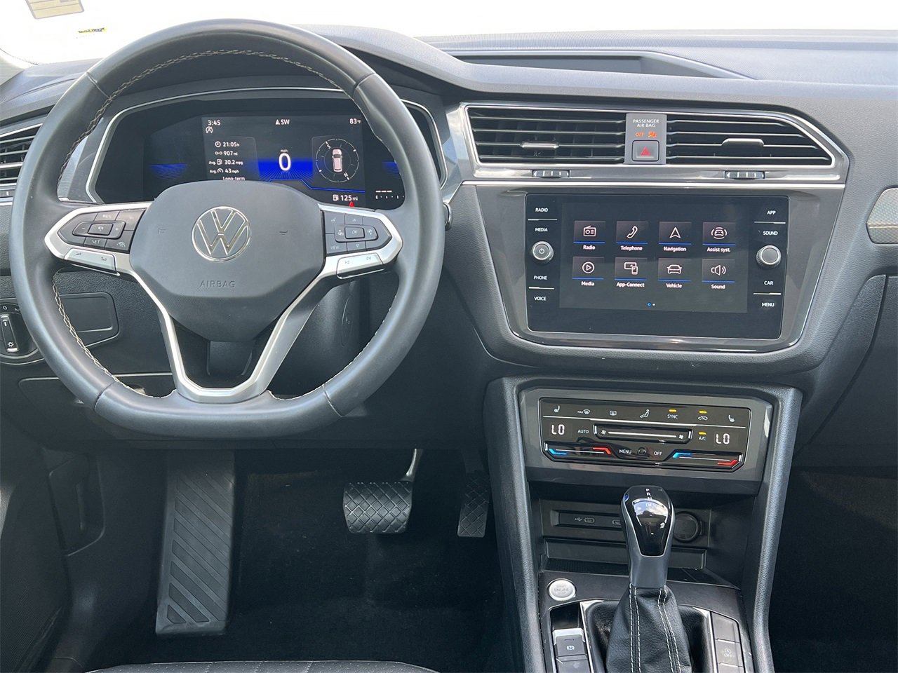 Used 2023 Volkswagen Tiguan SE image 2