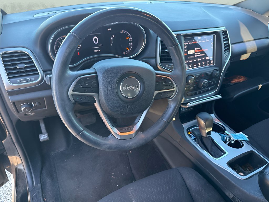 Used 2018 Jeep Grand Cherokee Laredo RWD image 10