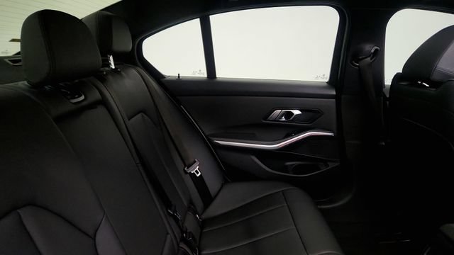 Used 2020 BMW 330i Sedan w/ Convenience Package RWD image 38
