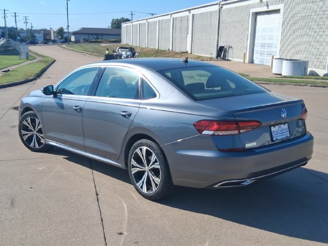 Used 2021 Volkswagen Passat 2.0T SE FWD image 3
