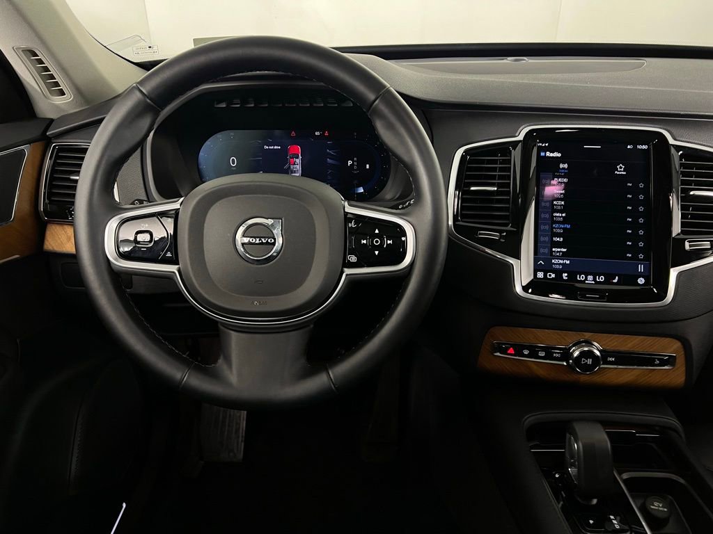 Used 2025 Volvo XC90 B6 Plus image 12