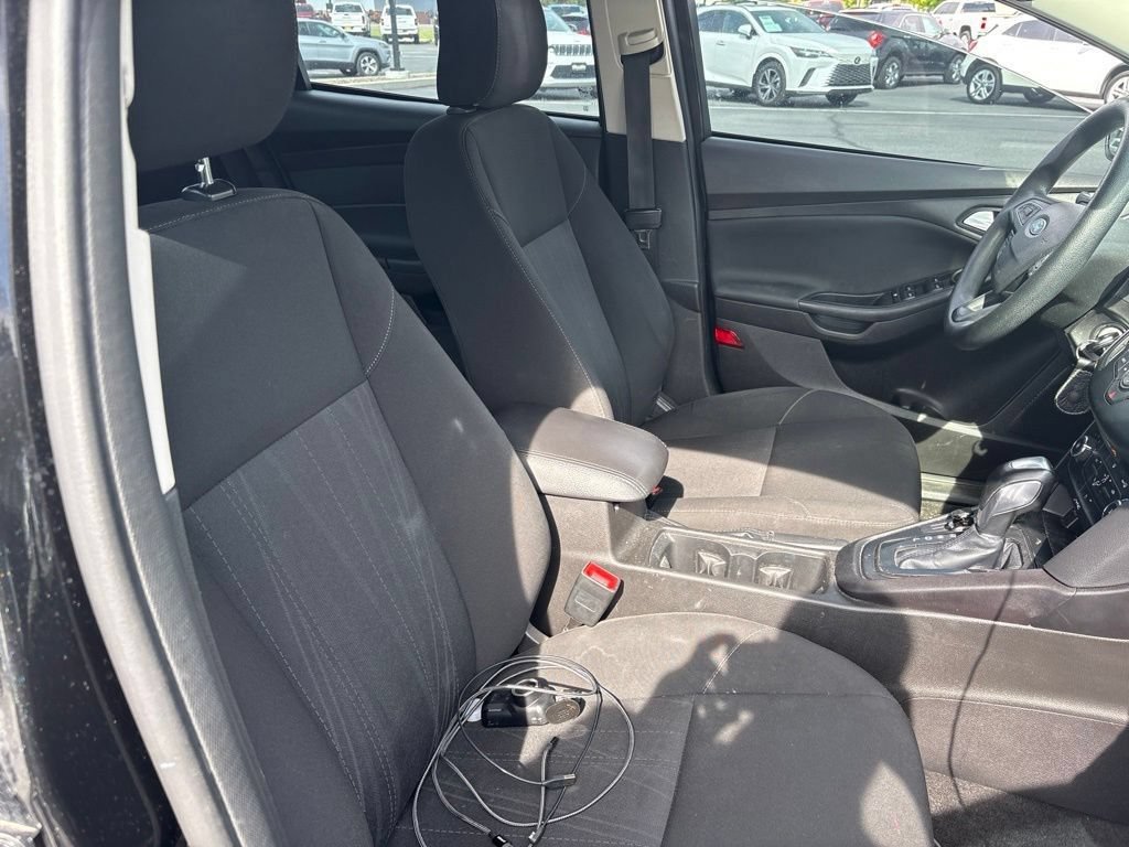 Used 2015 Ford Focus SE FWD image 18
