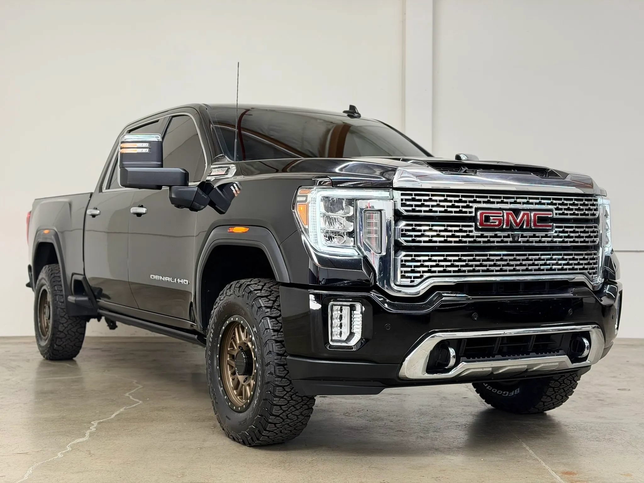Used 2020 GMC Sierra 2500 Denali w/ Denali Ultimate Package AWD/4WD image 2