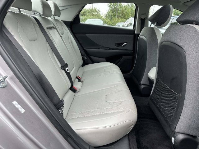 Used 2021 Hyundai Elantra Limited FWD image 11