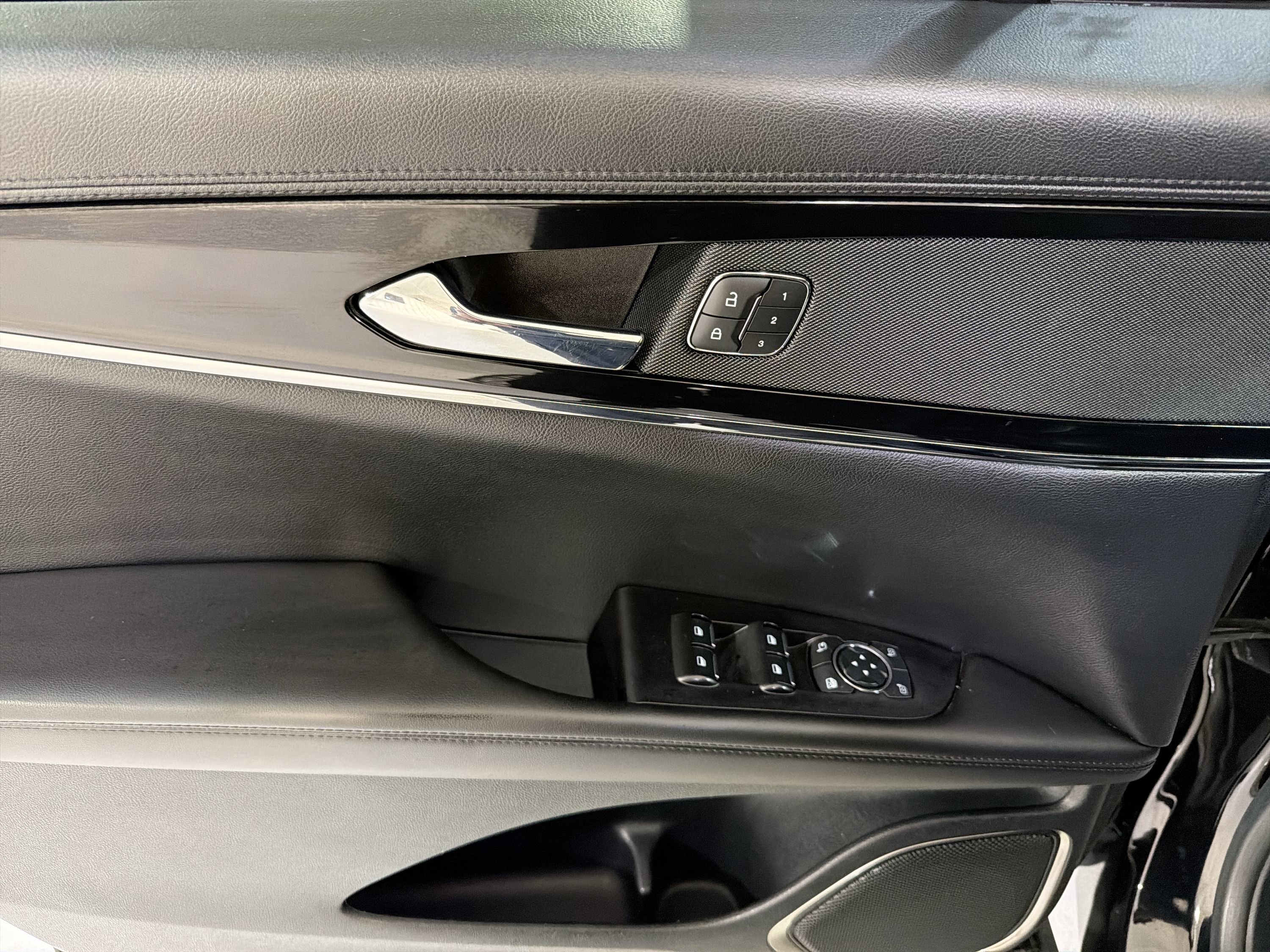 Used 2023 Lincoln Nautilus FWD w/ Premium Package image 12