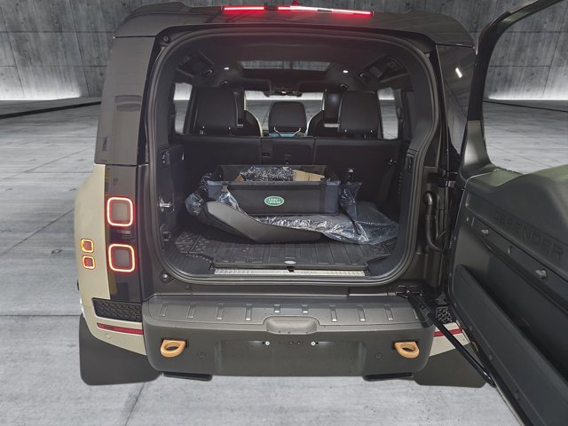New 2026 Land Rover Defender 110 OCTA image 13
