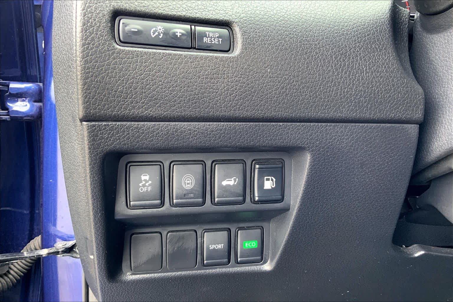 Used 2020 Nissan Rogue SV FWD image 33