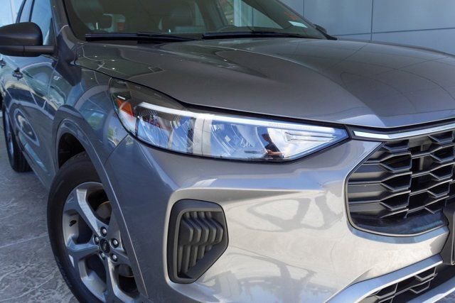 Used 2023 Ford Escape ST-Line image 3