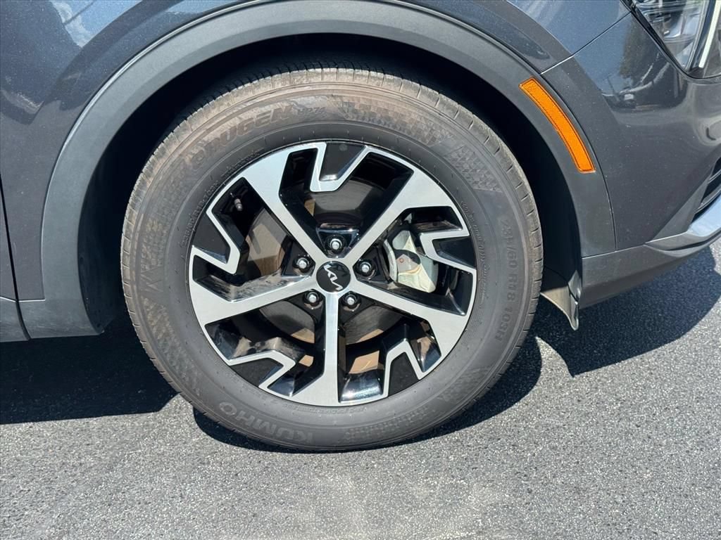 Certified 2024 Kia Sportage EX FWD image 9