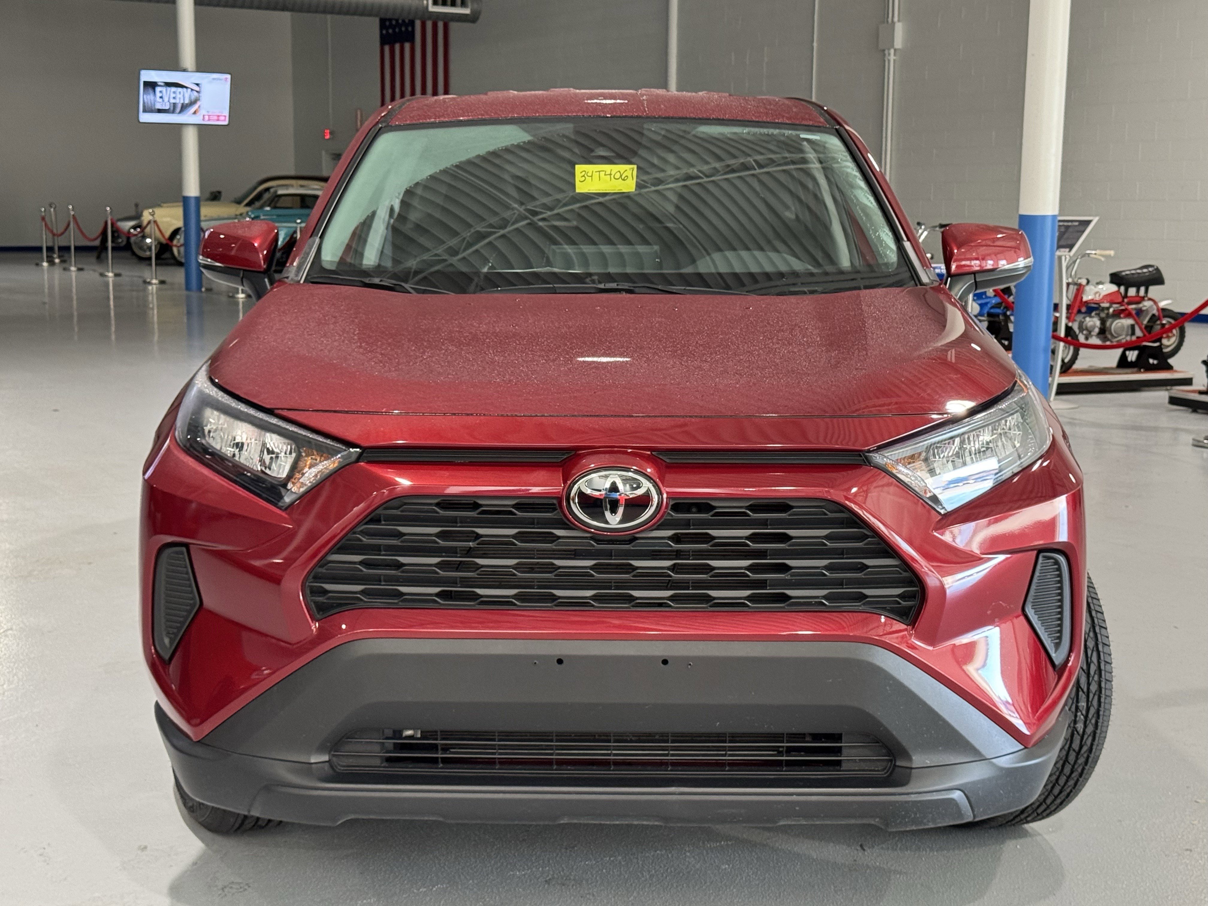 Used 2022 Toyota RAV4 LE image 18