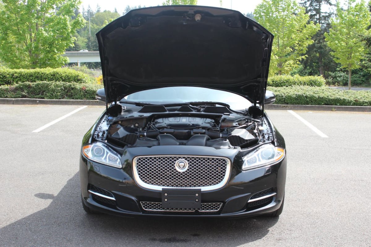 Used 2013 Jaguar XJ AWD image 30